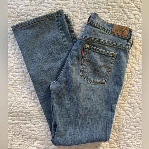 Levi's 515 Women's Blue Jeans mid rise boot cut size 6 short - Picture 1 of 9